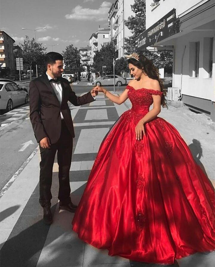 Red sweetheart gown outlet