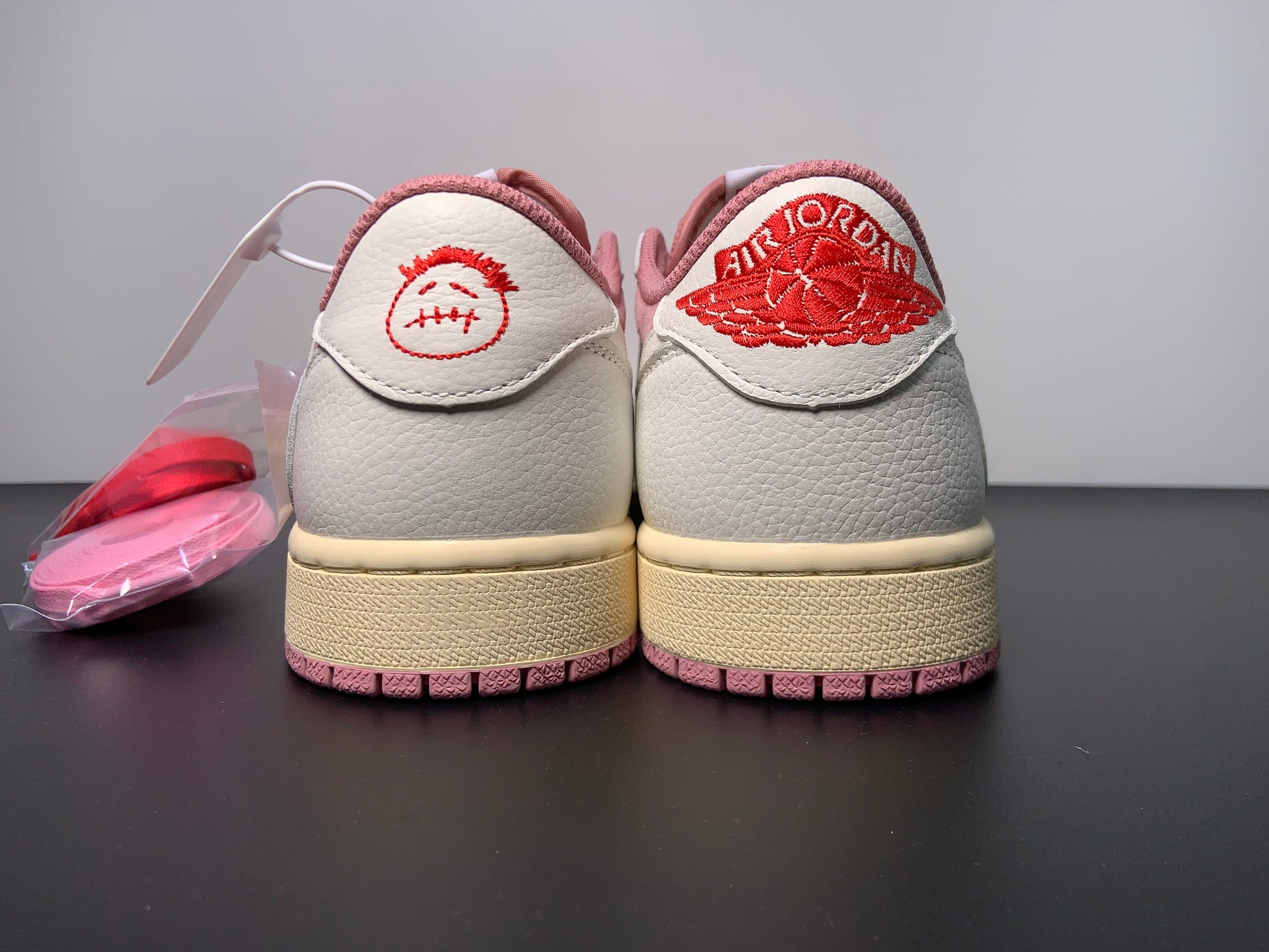 Travis Scott x Air Jordan 1 Low OG Shy Pink DM7866-600