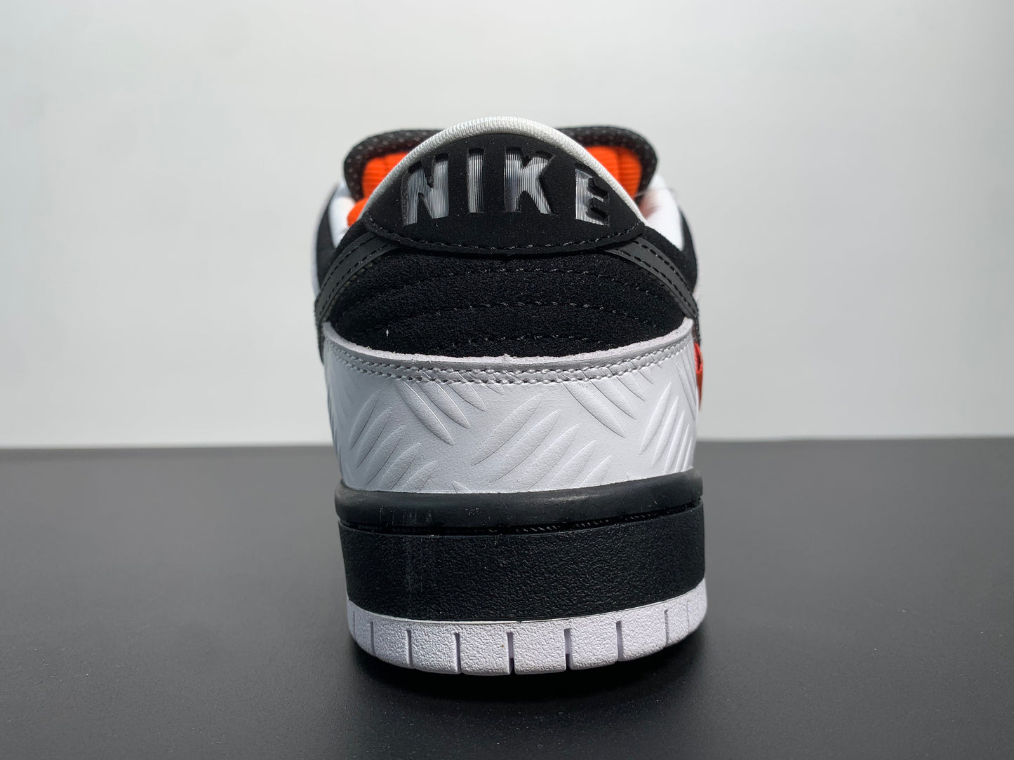 TIGHTBOOTH x Dunk Low SB  FD2629-100