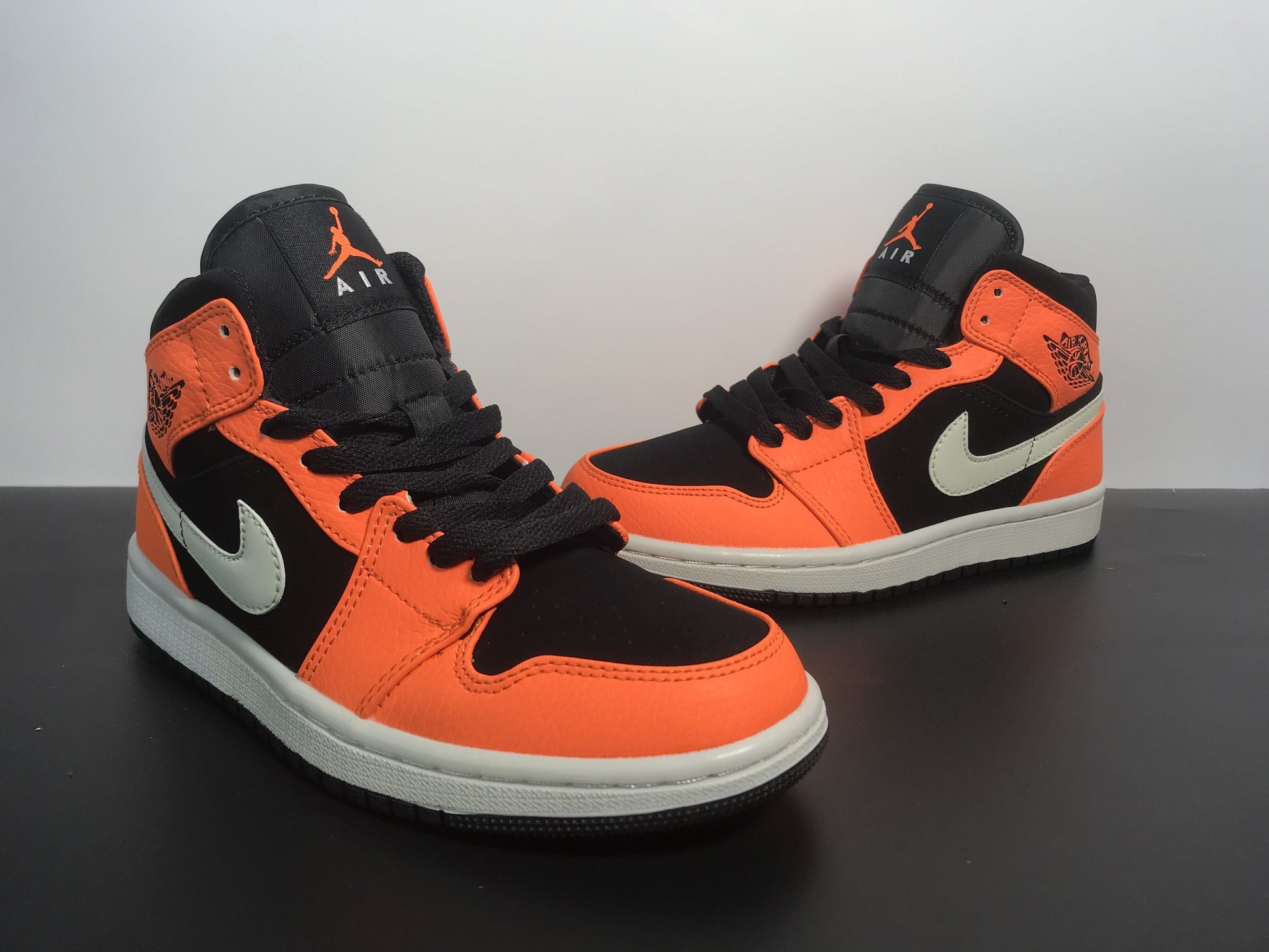 Air Jordan 1 Mid “Orange Black”