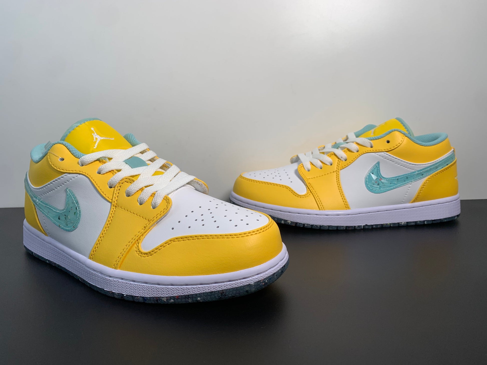 Air Jordan 1 SE Recycled Grind  DX4375-800