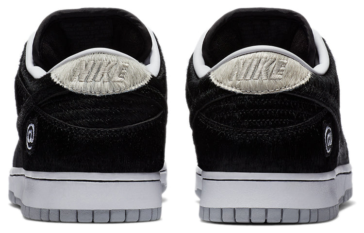 Nike SB Skateboard Dunk Low x Medicom Toy BE@RBRICK CZ5127-001