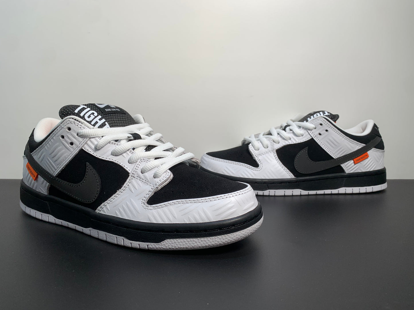 TIGHTBOOTH x Dunk Low SB  FD2629-100