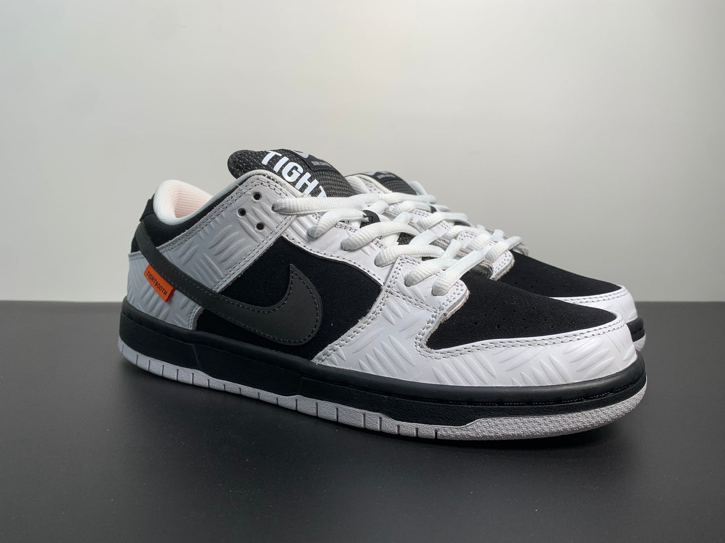 TIGHTBOOTH x Dunk Low SB  FD2629-100