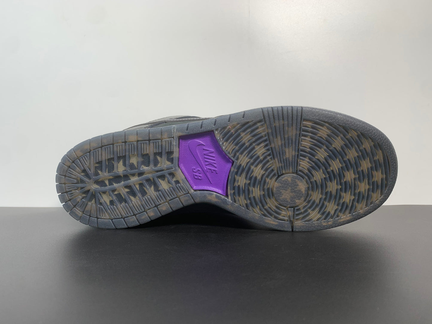 Familia x Nike SB Dunk Low Pro QS “First Avenue” dj1159-001