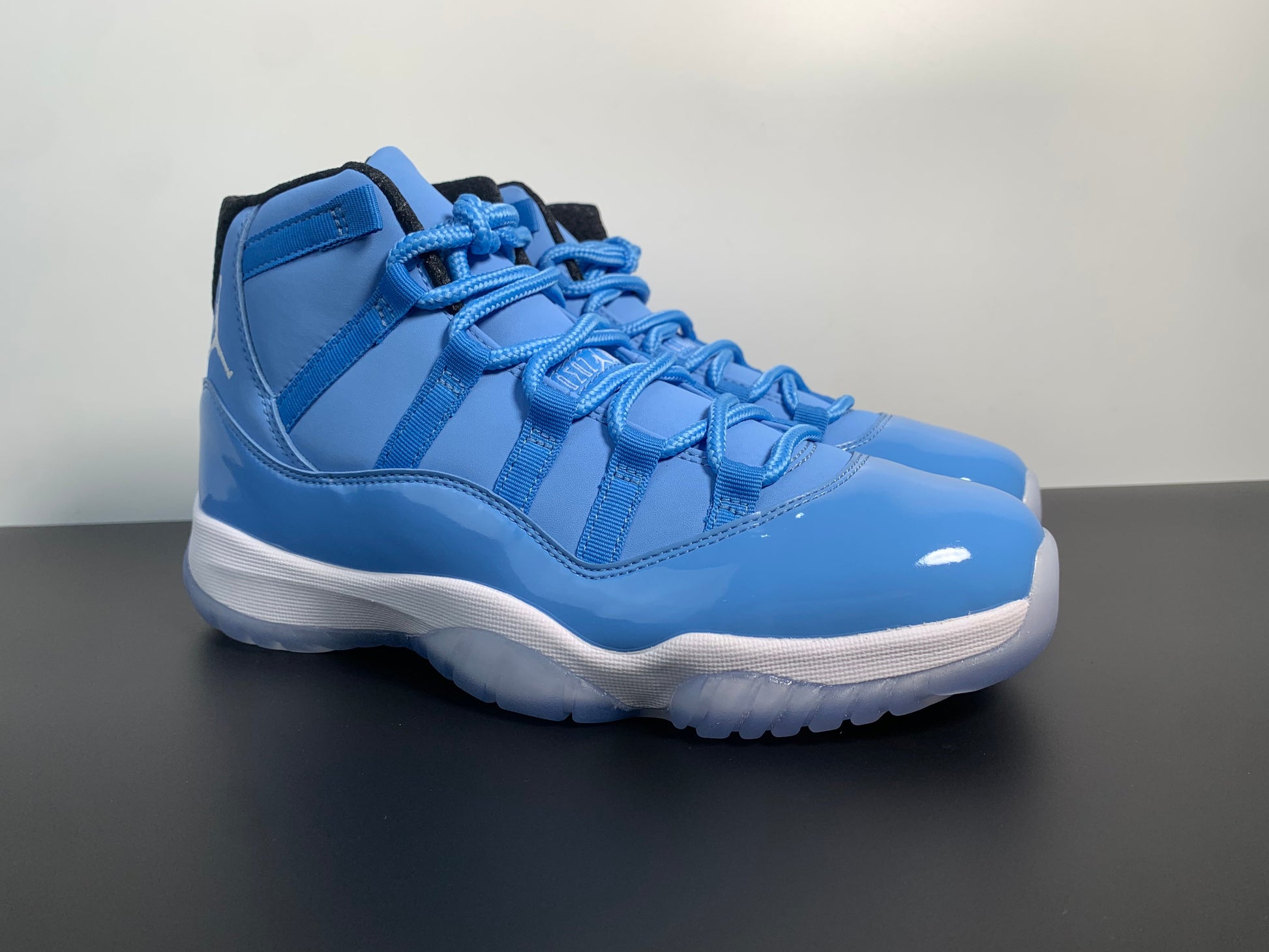 Air Jordan 11 Pantone 717602-900