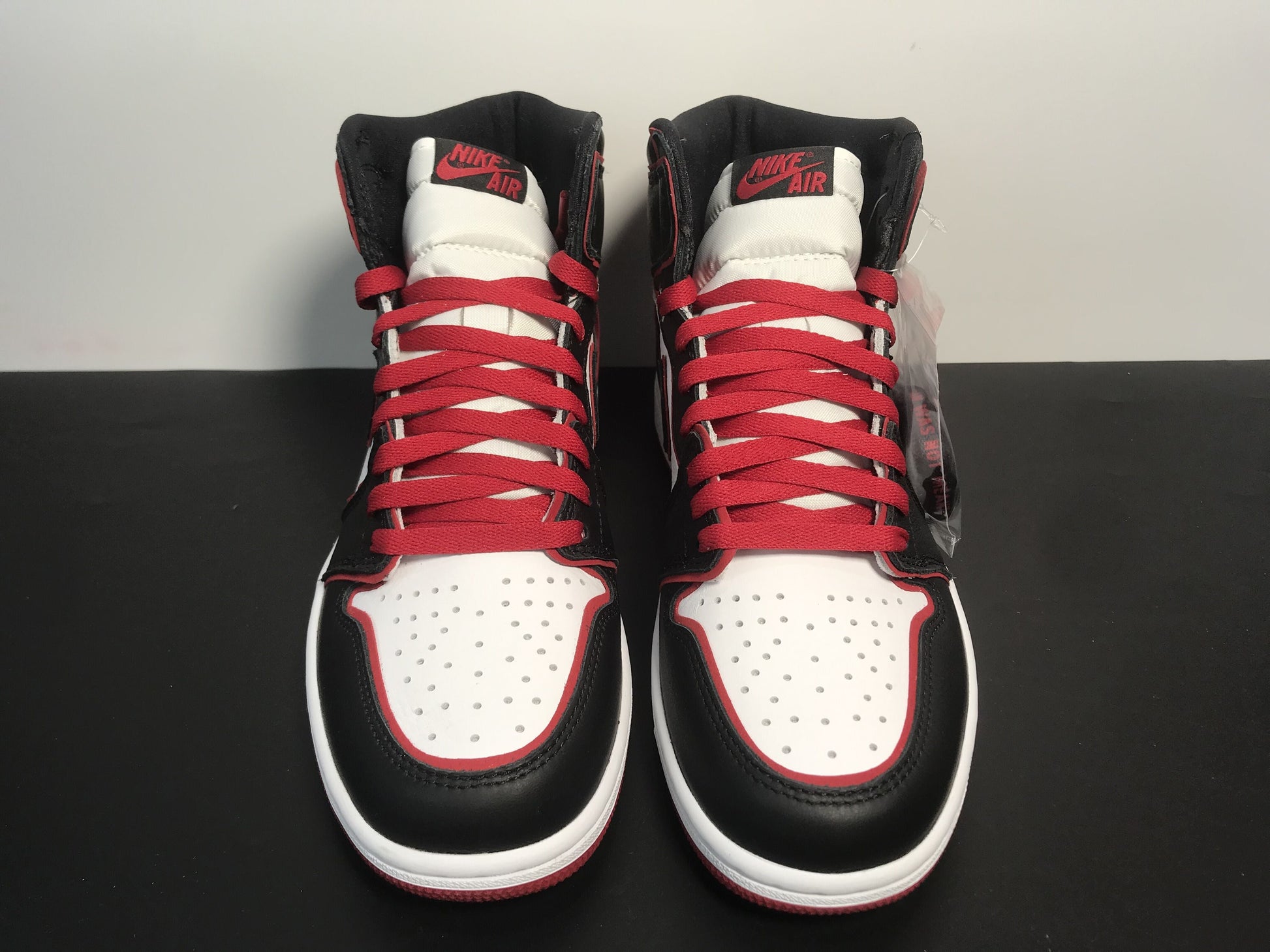 Air Jordan 1 Retro High Bloodline 555088-062