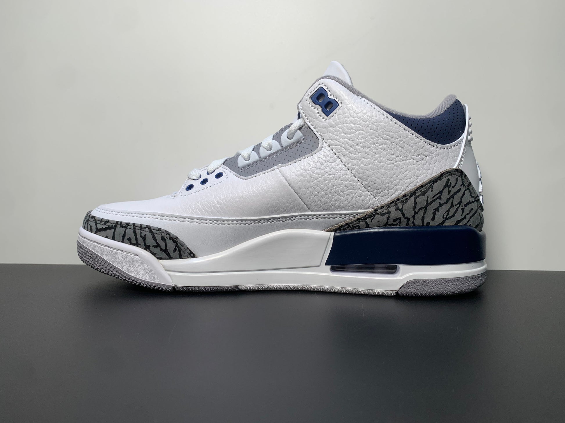 Air Jordan 3 Midnight Navy CT8532-140