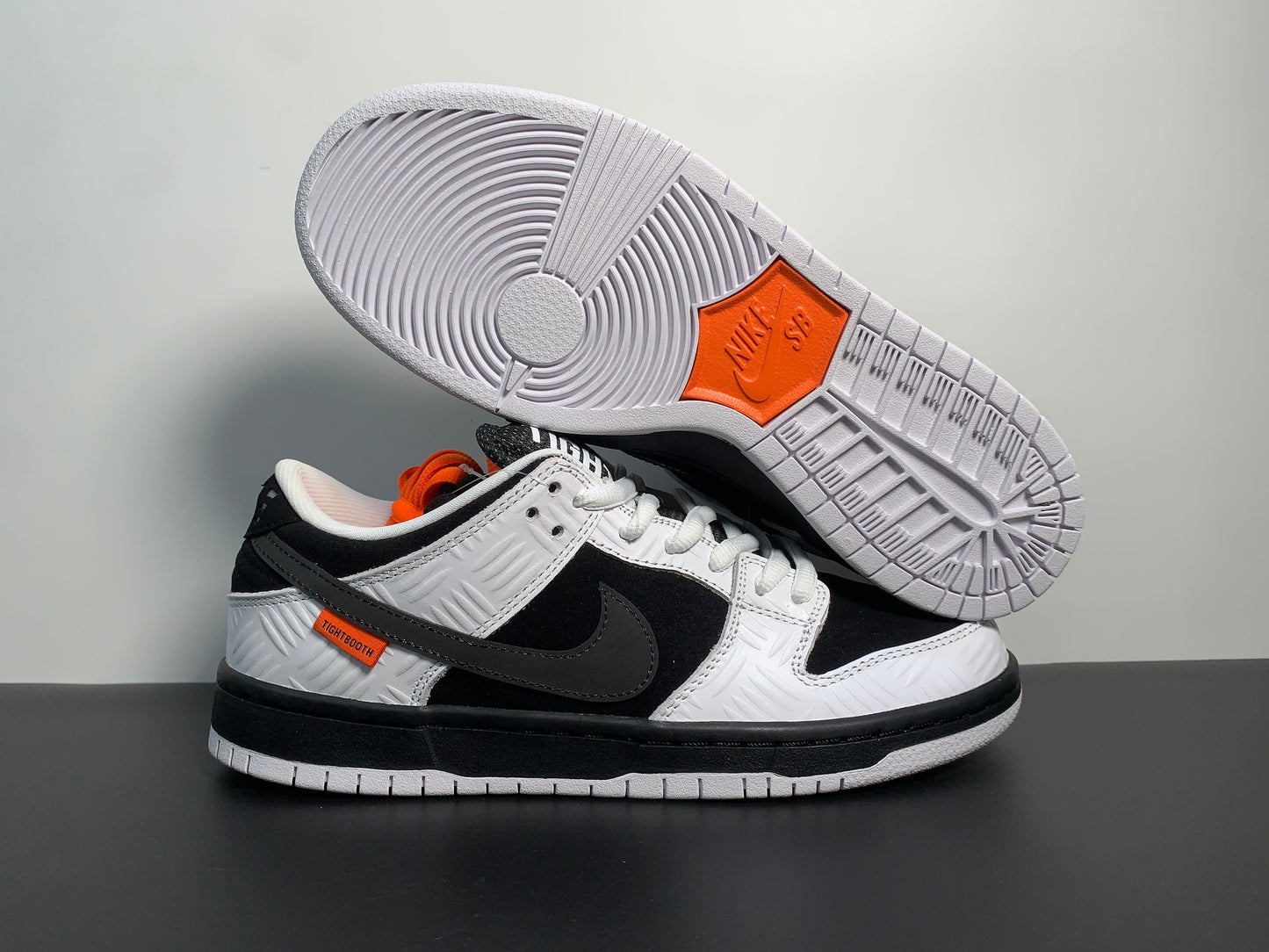 TIGHTBOOTH x Dunk Low SB  FD2629-100