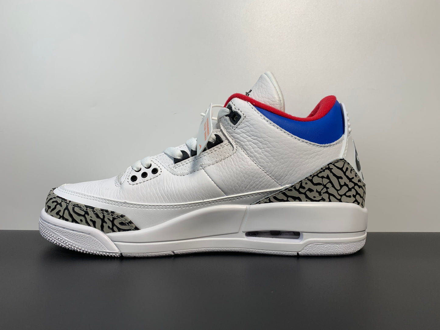 Air Jordan 3 Retro Seoul  AV8370-100
