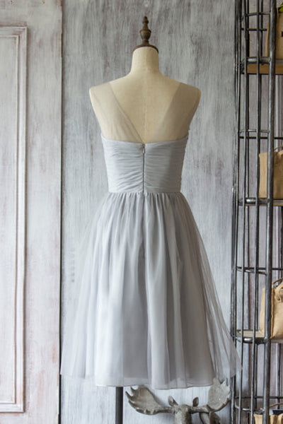  A-Line Boat Neck Knee-Length Grey Tulle Bridesmaid Dress with Appliques AHC639