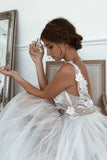 White V-neck Tulle Appliques Spaghetti Straps Wedding Dress NB7198